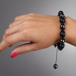how to find out the size of a women&#39;s wrist bracelet